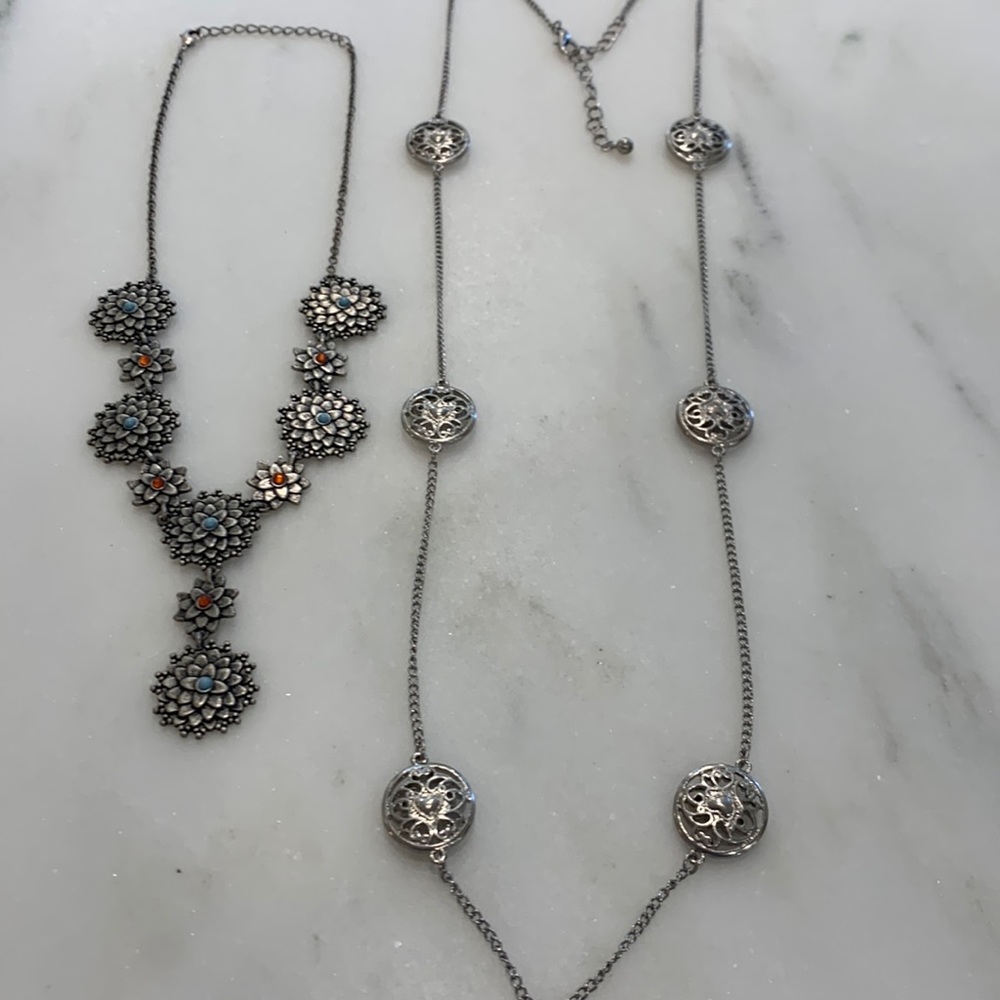 Silver tone necklaces.Good‎ condition
